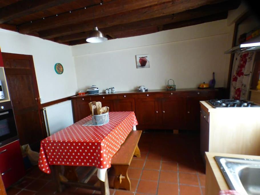 Maison Familiale Pour 8 Saint-Aventin Екстериор снимка
